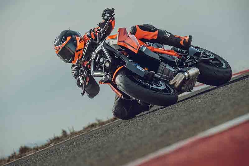 【KTM】「990 DUKE/1390 SUPER DUKE R EVO 購入サポートキャンペーン」を10/31まで実施中 記事1
