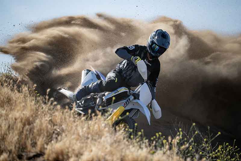 【ハスクバーナ・モーターサイクルズ】レース参戦を支援する「Team Husqvarna Program」導入、成績に応じクーポン進呈 記事2