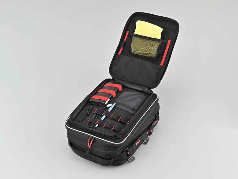 26Lまで拡張可能! 多機能タンクバッグ「GIVI CLA01」がデイトナから発売 記事5