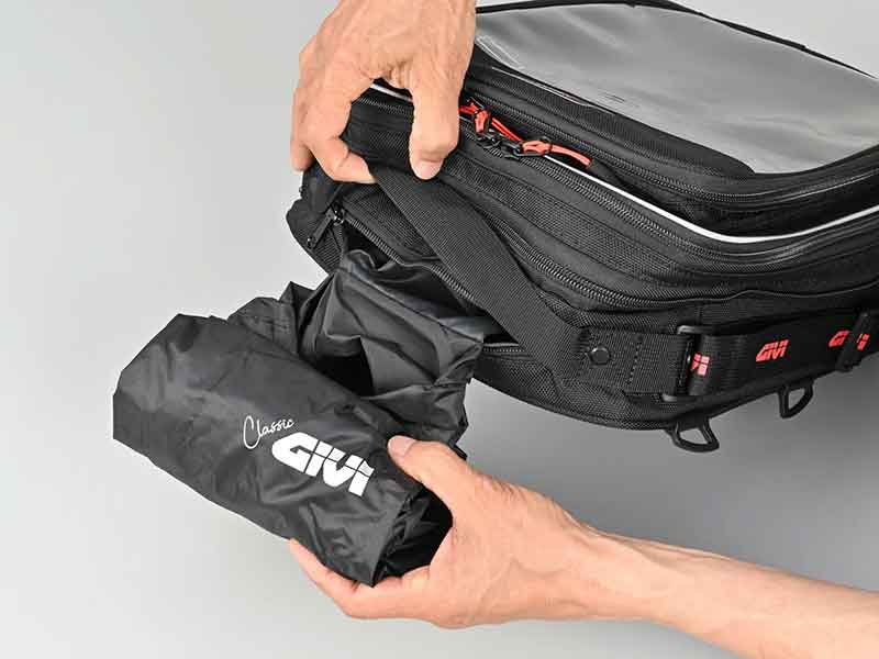 26Lまで拡張可能! 多機能タンクバッグ「GIVI CLA01」がデイトナから発売 記事7