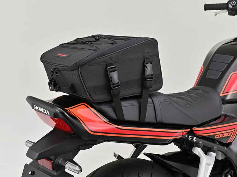 日帰りツーリング向けミドルサイズのシートバッグ「DH-790／DH-791」がデイトナから発売 記事1