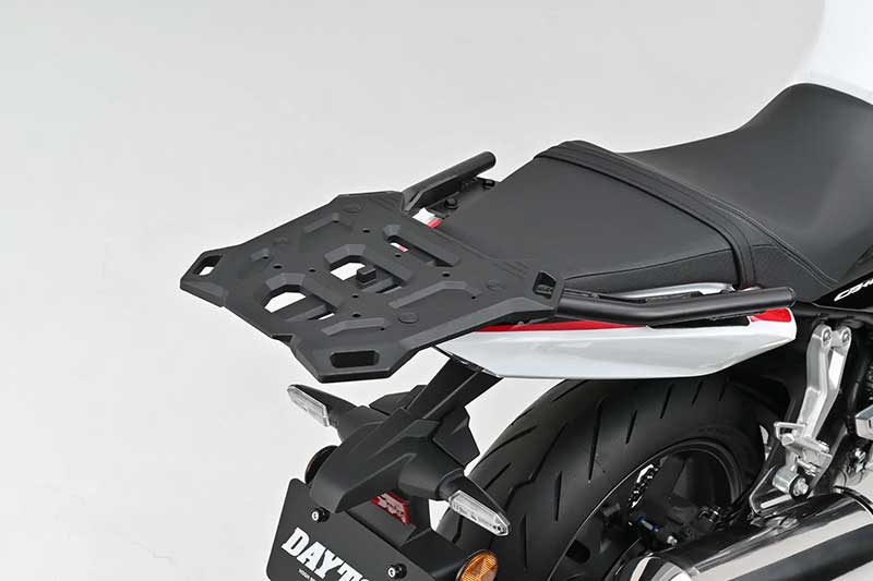 デイトナから CB400 SUPER FOUR E-Clutch(’26)用のカスタマイズパーツが続々登場! 記事1