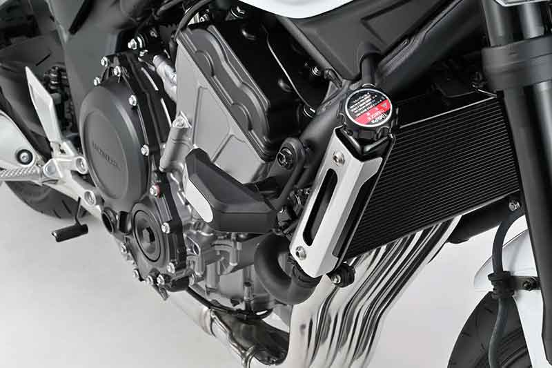 デイトナから CB400 SUPER FOUR E-Clutch(’26)用のカスタマイズパーツが続々登場! 記事15