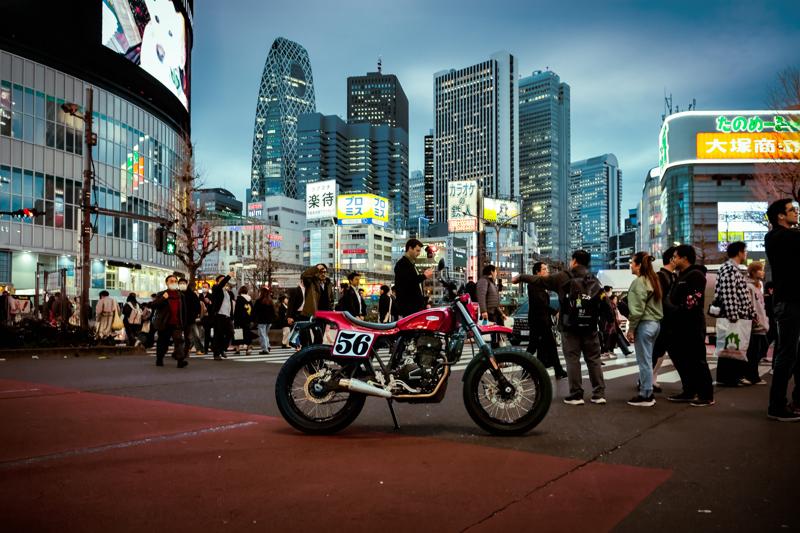 水冷シングルシリンダー搭載のストリートトラッカー「Thunder-FTS250」を新発売