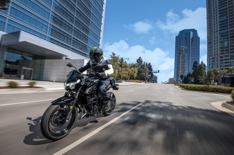 カワサキから躍動感あふれるスタイリングのスーパーネイキッドモデル「Z250」「Z400」を2026年9月5日(土)に発売