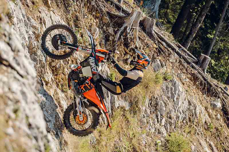 KTM 300 XC-W HARDENDURO 記事1