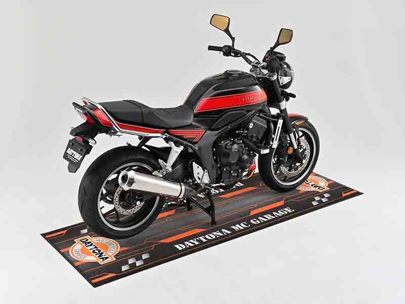 デイトナから「フロアマット／マルチマット」が発売！ バイク整備時の床汚れを防いで水洗いもOK 記事3