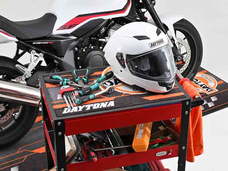 デイトナから「フロアマット／マルチマット」が発売！ バイク整備時の床汚れを防いで水洗いもOK 記事9