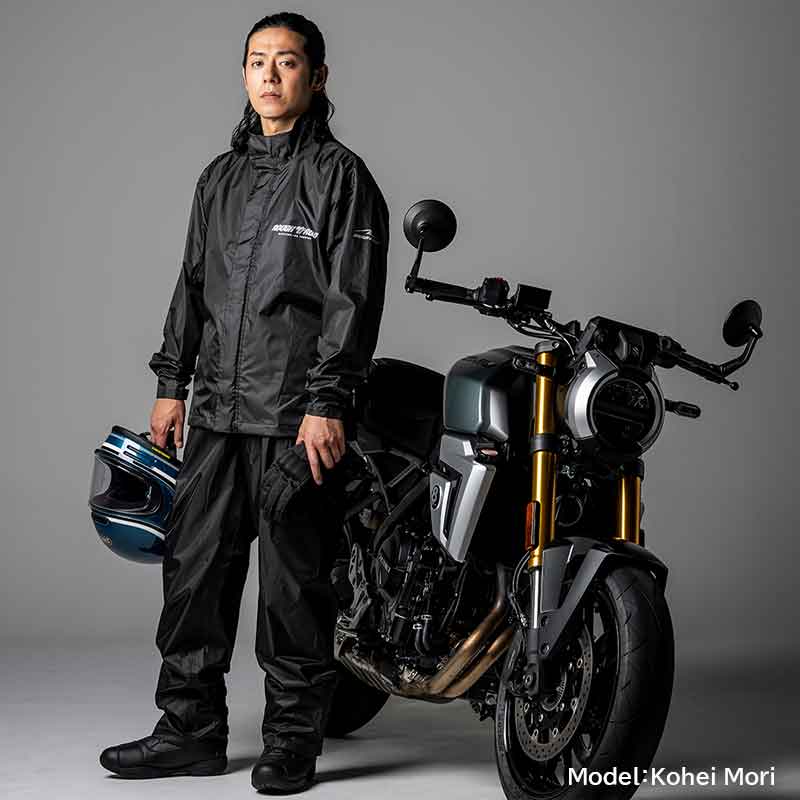 耐久性と防水性を追求! ラフアンドロードのバイク専用「デュラブルレインスーツ」が発売 記事1