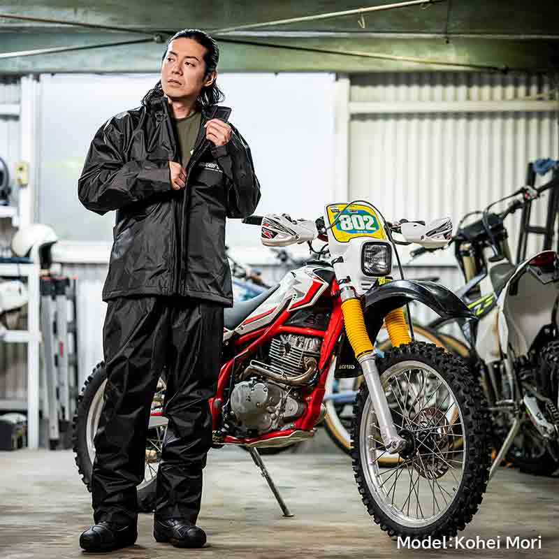 耐久性と防水性を追求! ラフアンドロードのバイク専用「デュラブルレインスーツ」が発売 記事2