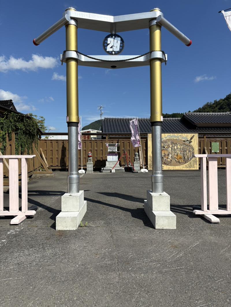 これ、鳥居です。オートバイの「フロントフォーク」が若桜町の新たなシンボルに