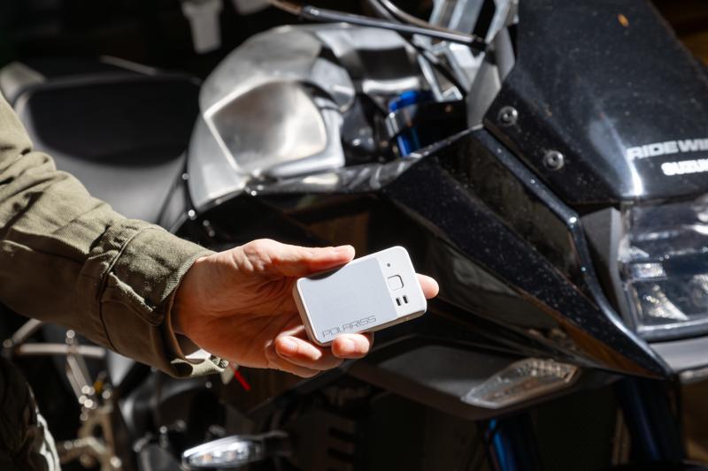 誰でも簡単に車、バイクの盗難対策が出来るPOLARISS（ポラリス）LINEで簡単操作「盗られても取り返す」Car＆Bikeセキュリティー。取付に便利「マジックテープ付き」をはとや限定で販売スタート！