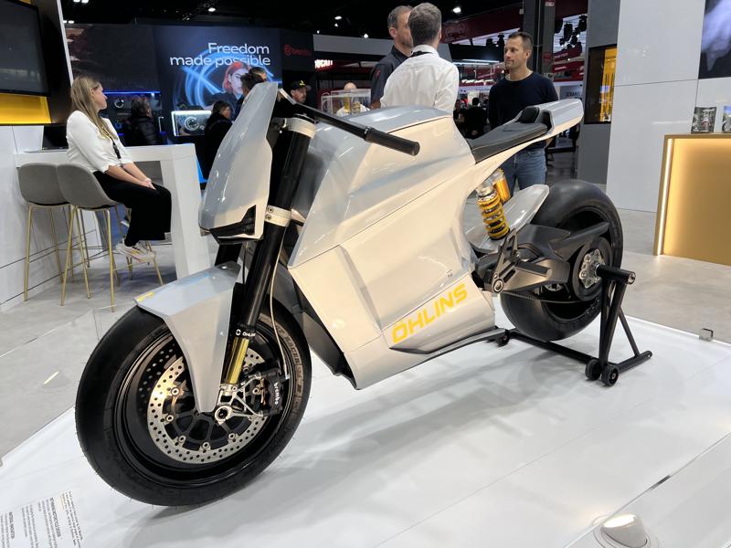 カスタムジャパン、バイクカスタムパーツのラインアップをさらに強化　第四弾として「OHLINS（オーリンズ）」の取り扱いを開始