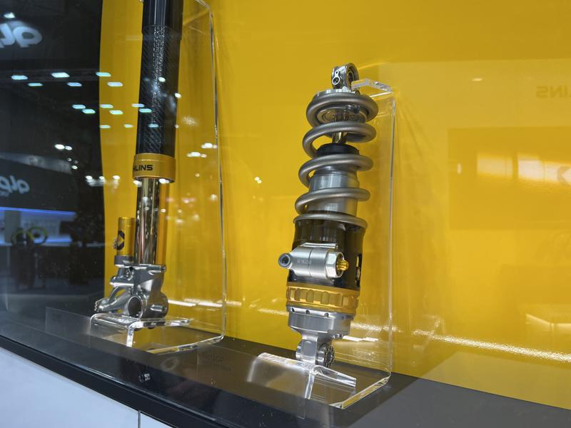 カスタムジャパン、バイクカスタムパーツのラインアップをさらに強化　第四弾として「OHLINS（オーリンズ）」の取り扱いを開始