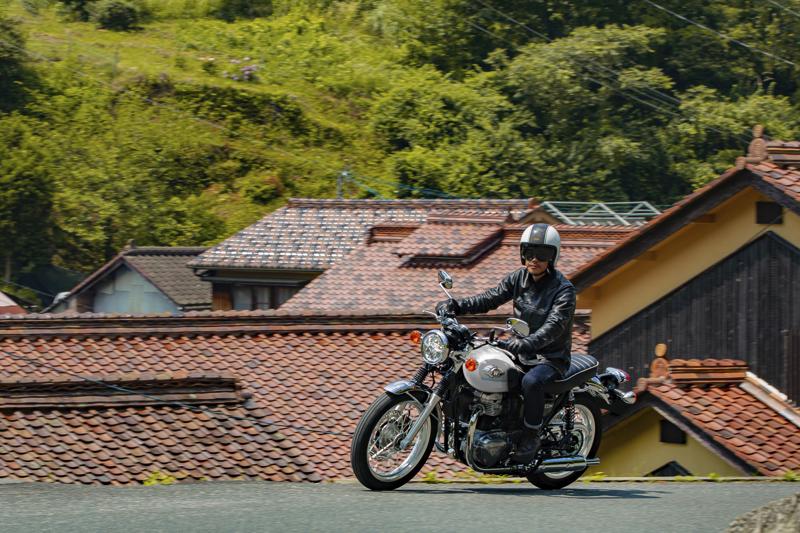 カワサキからWブランドのスピリットを継承する「W800」の2027年モデルが登場│2026年10月17日(土)に発売