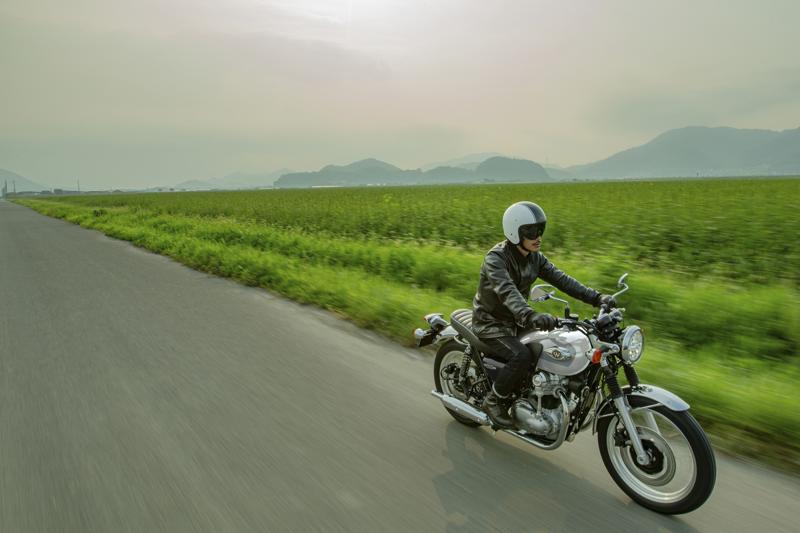 カワサキからWブランドのスピリットを継承する「W800」の2027年モデルが登場│2026年10月17日(土)に発売