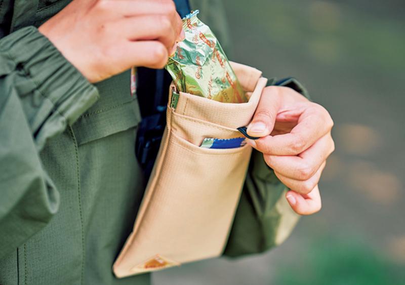 小物をスッキリ収納できるカラビナ付き『KELTY
